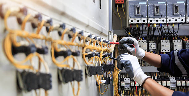 Professional Electrician technician working in South Sioux City, NE